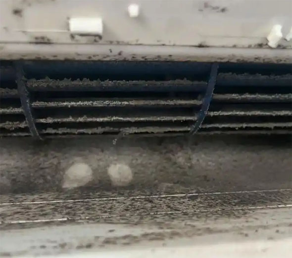 博山空调吹的风有股烧焦味是怎么回事